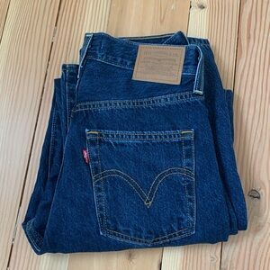 Levi’s Premium Ribcage Straight Ankle Size 25
